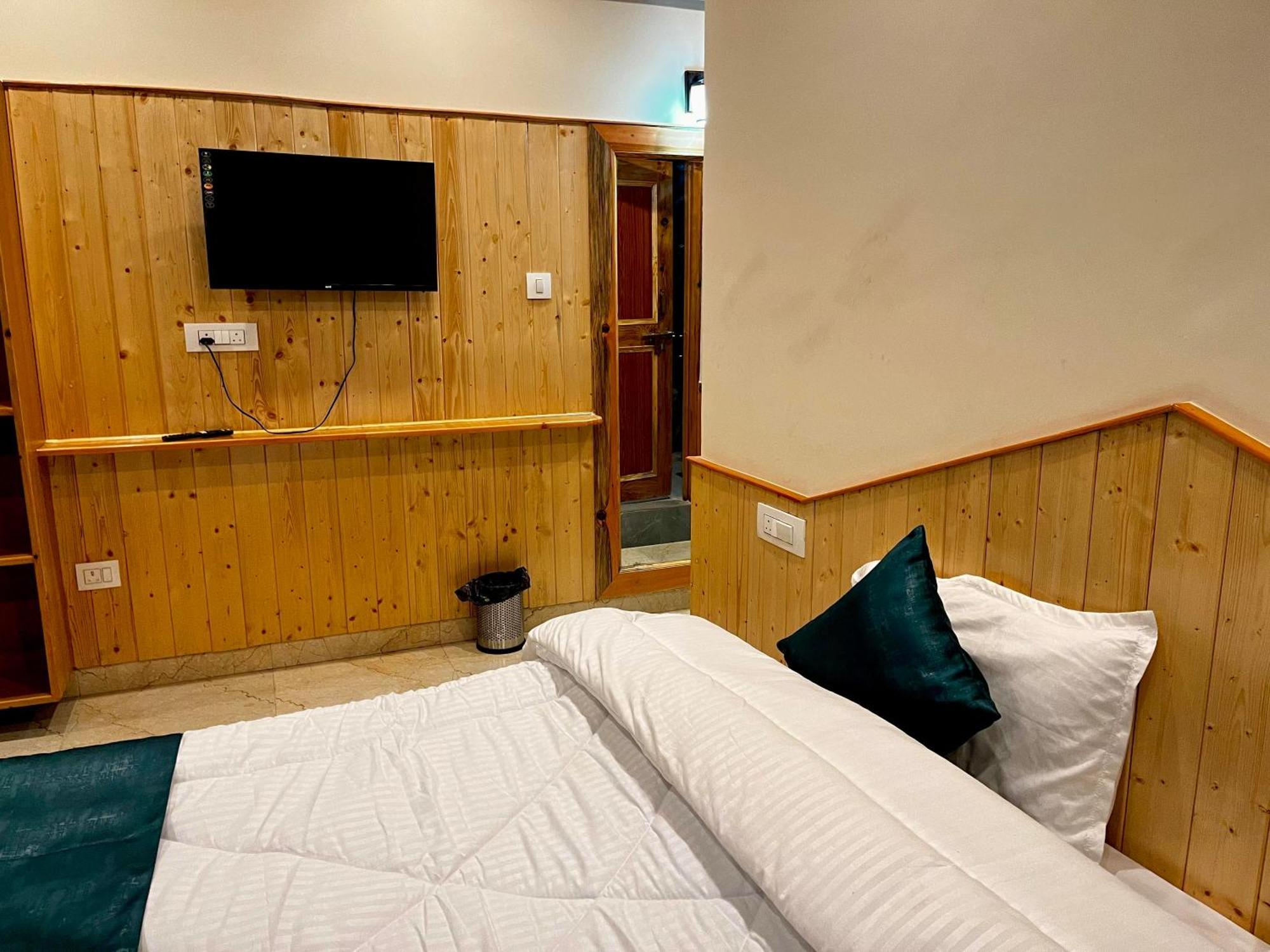 Hotel Mid Orchard Kasol L River Side -Pure Veg Hotel Exterior photo