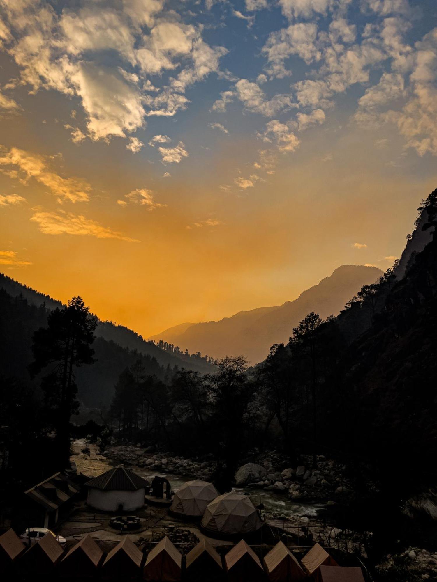 Hotel Mid Orchard Kasol L River Side -Pure Veg Hotel Exterior photo